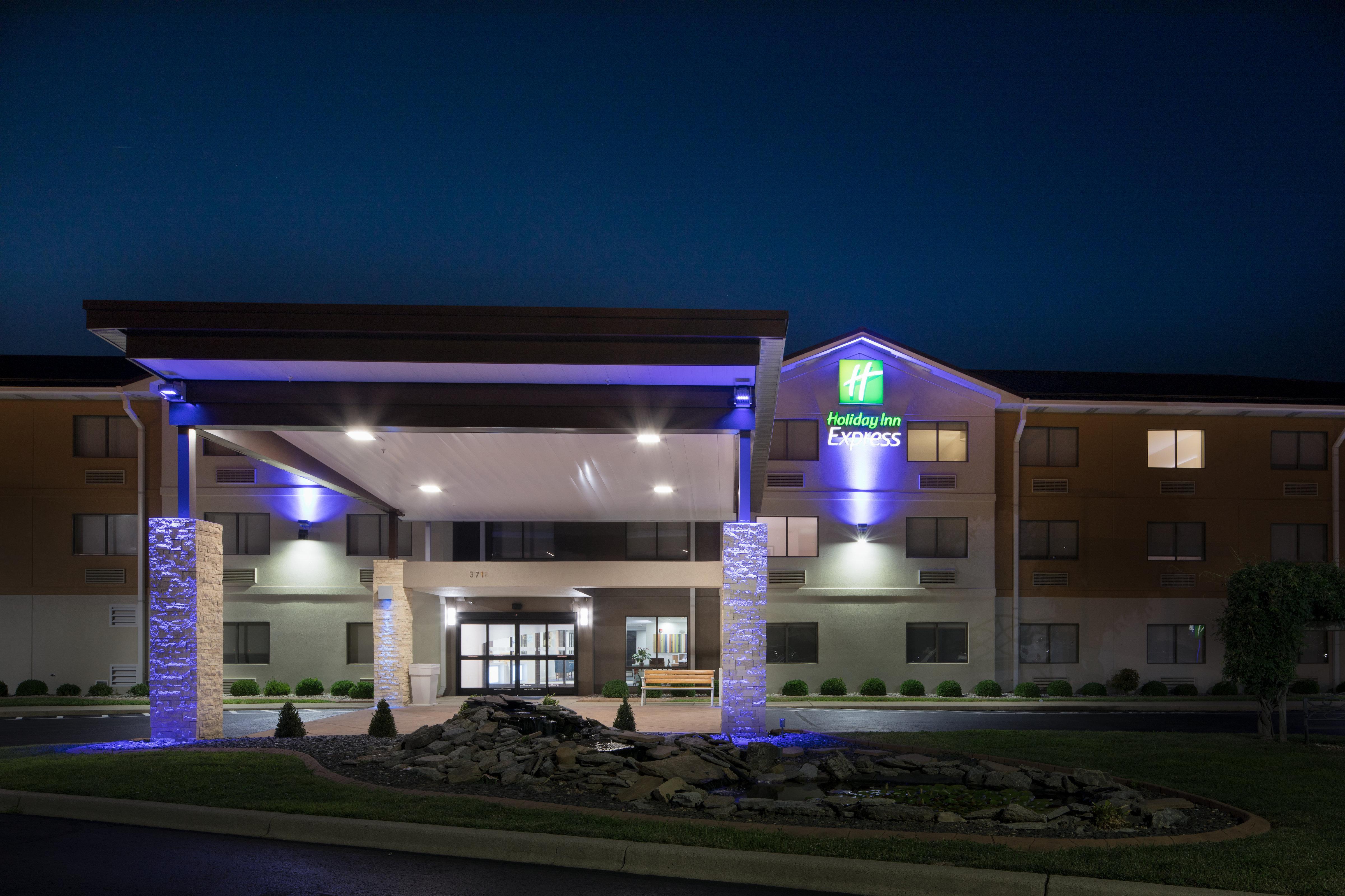 Holiday Inn Express Louisville Northeast, An Ihg Hotel Екстериор снимка