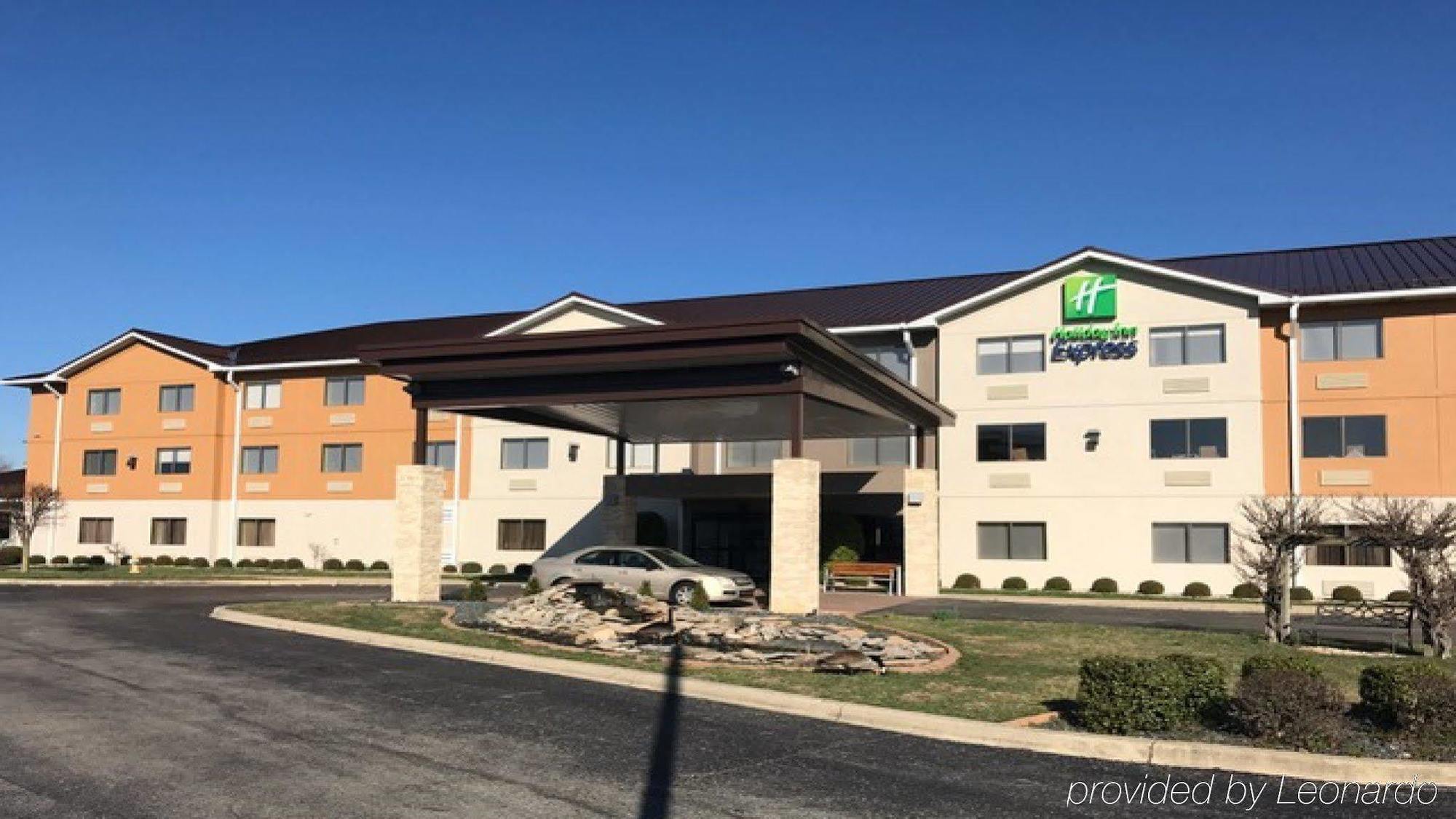 Holiday Inn Express Louisville Northeast, An Ihg Hotel Екстериор снимка