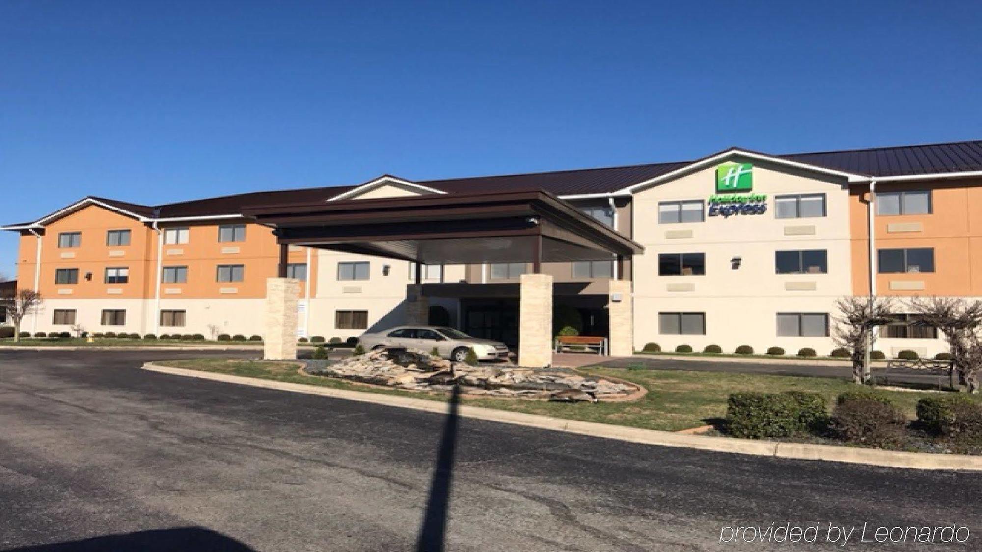 Holiday Inn Express Louisville Northeast, An Ihg Hotel Екстериор снимка