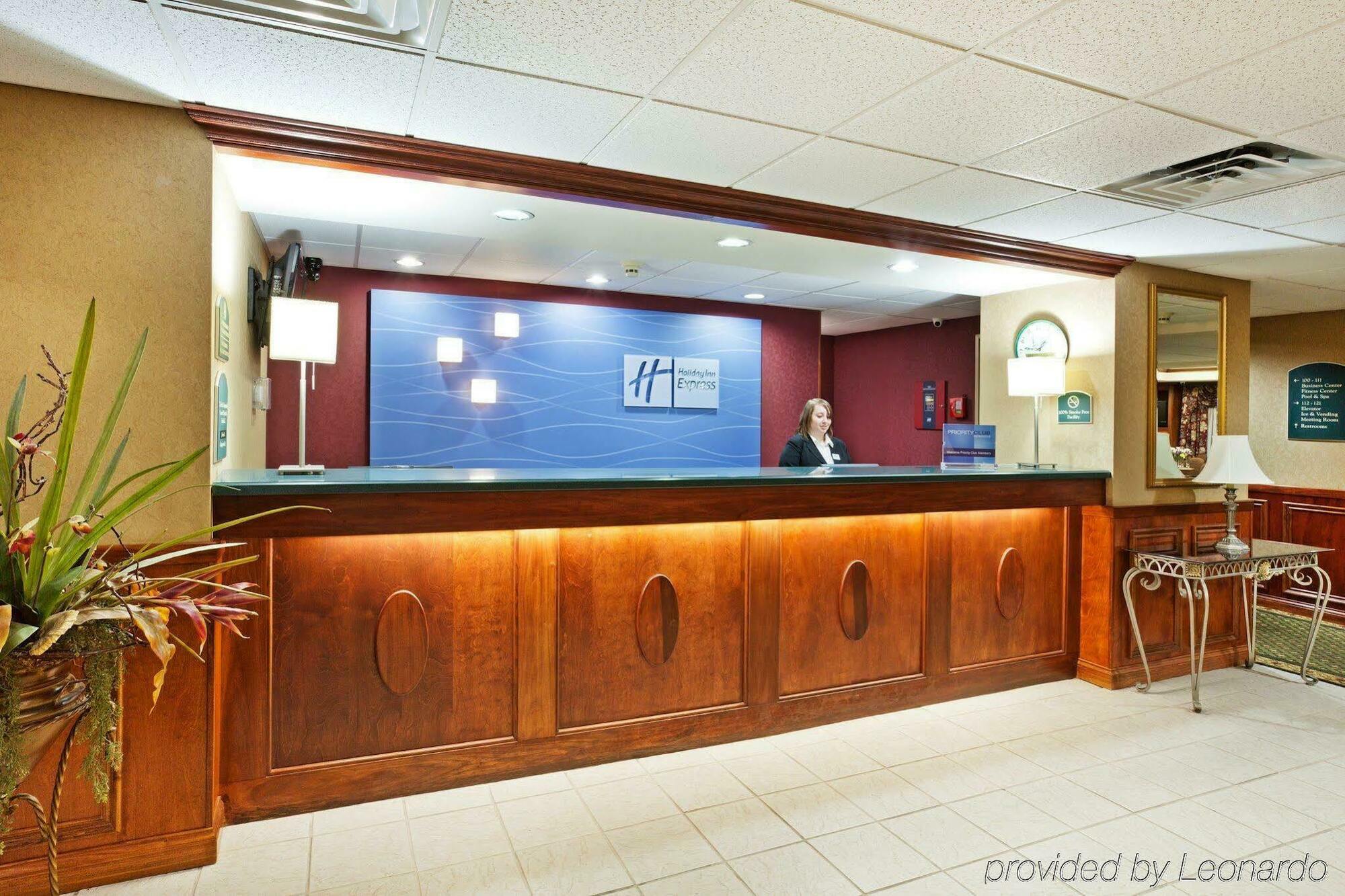 Holiday Inn Express Louisville Northeast, An Ihg Hotel Екстериор снимка