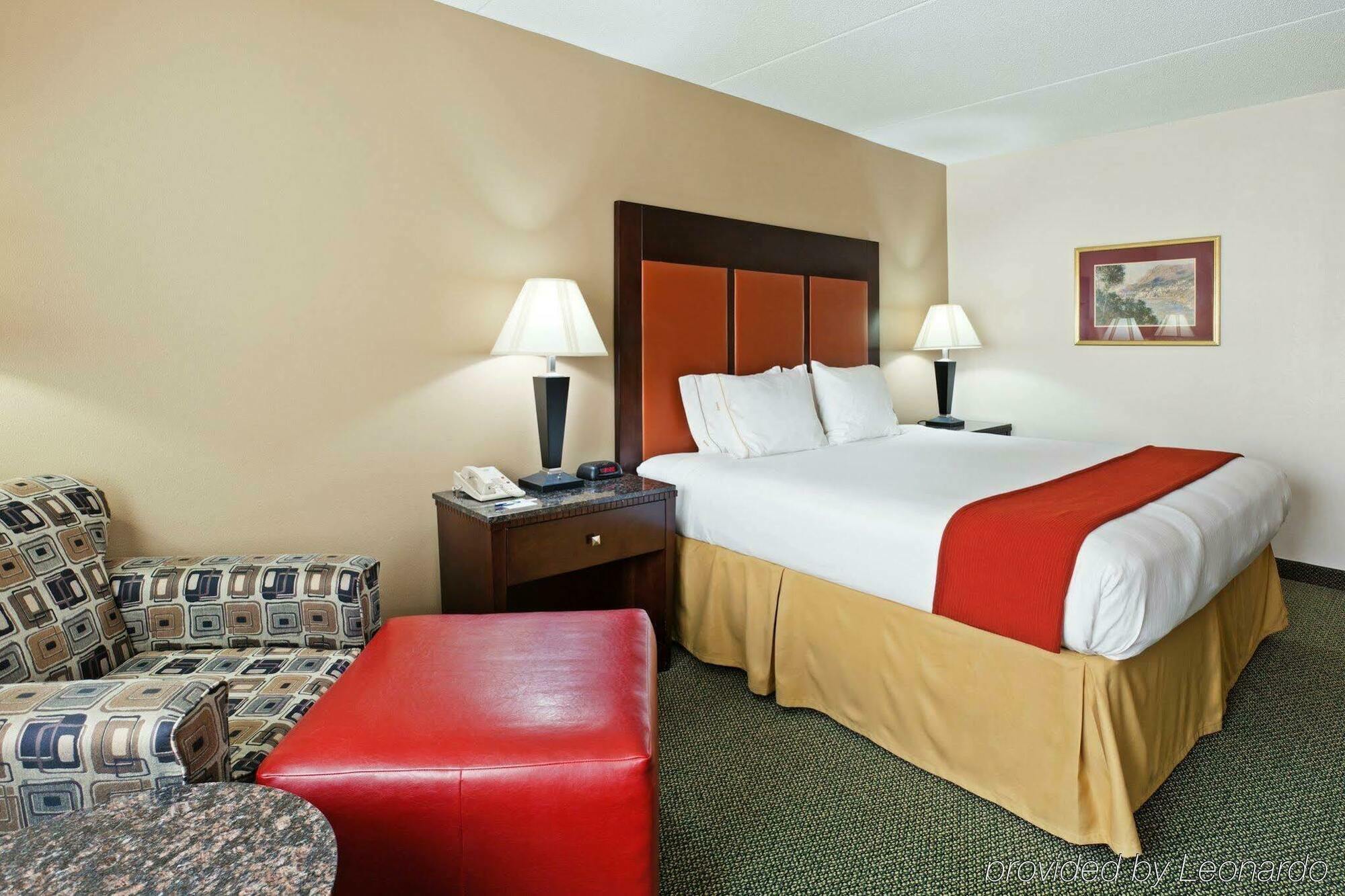 Holiday Inn Express Louisville Northeast, An Ihg Hotel Екстериор снимка